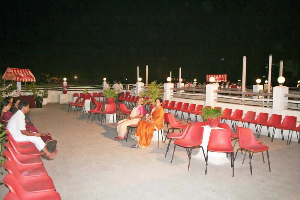 Hotel Pandian Chennai Zewnętrze zdjęcie