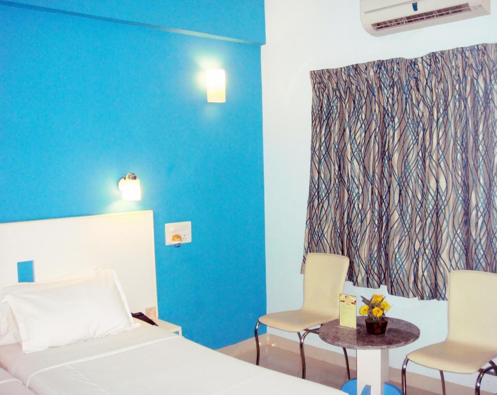 Hotel Pandian Chennai Zewnętrze zdjęcie