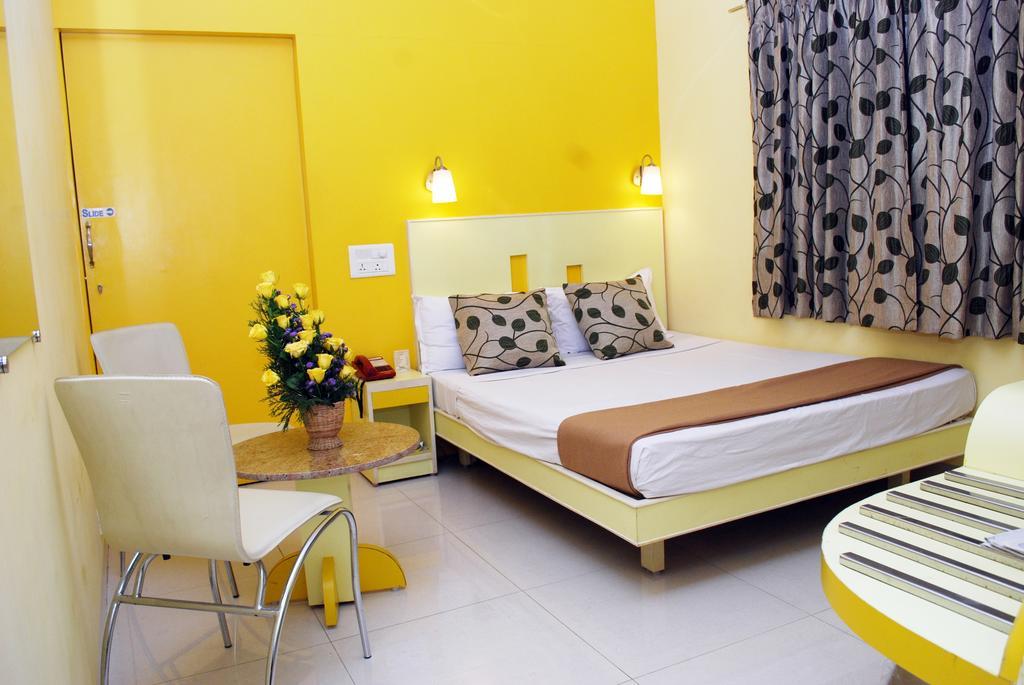 Hotel Pandian Chennai Zewnętrze zdjęcie