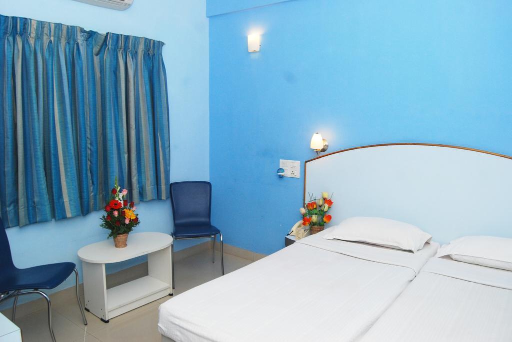 Hotel Pandian Chennai Zewnętrze zdjęcie