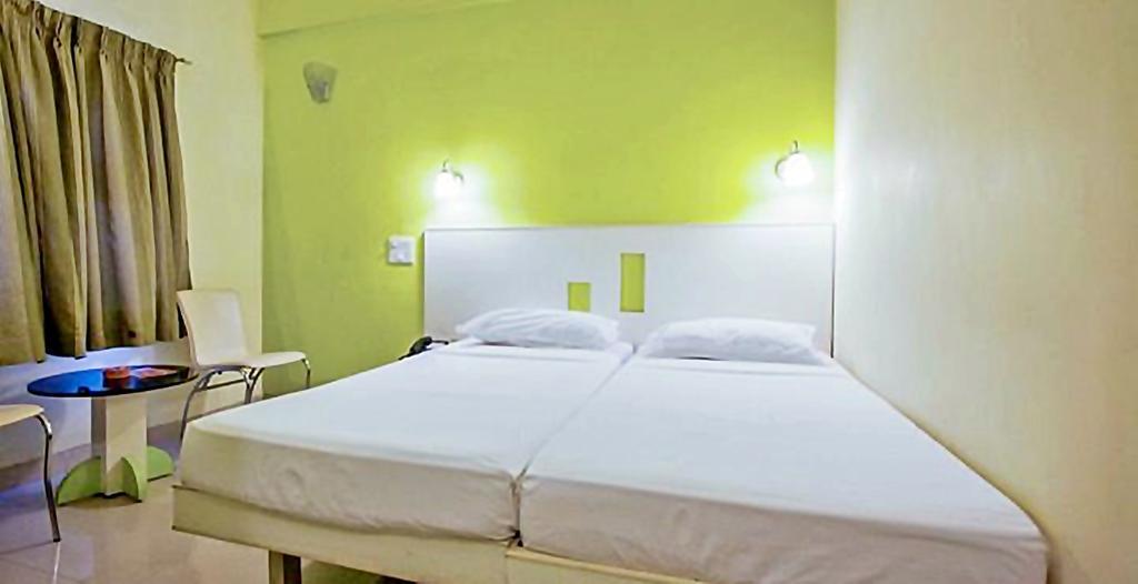 Hotel Pandian Chennai Zewnętrze zdjęcie