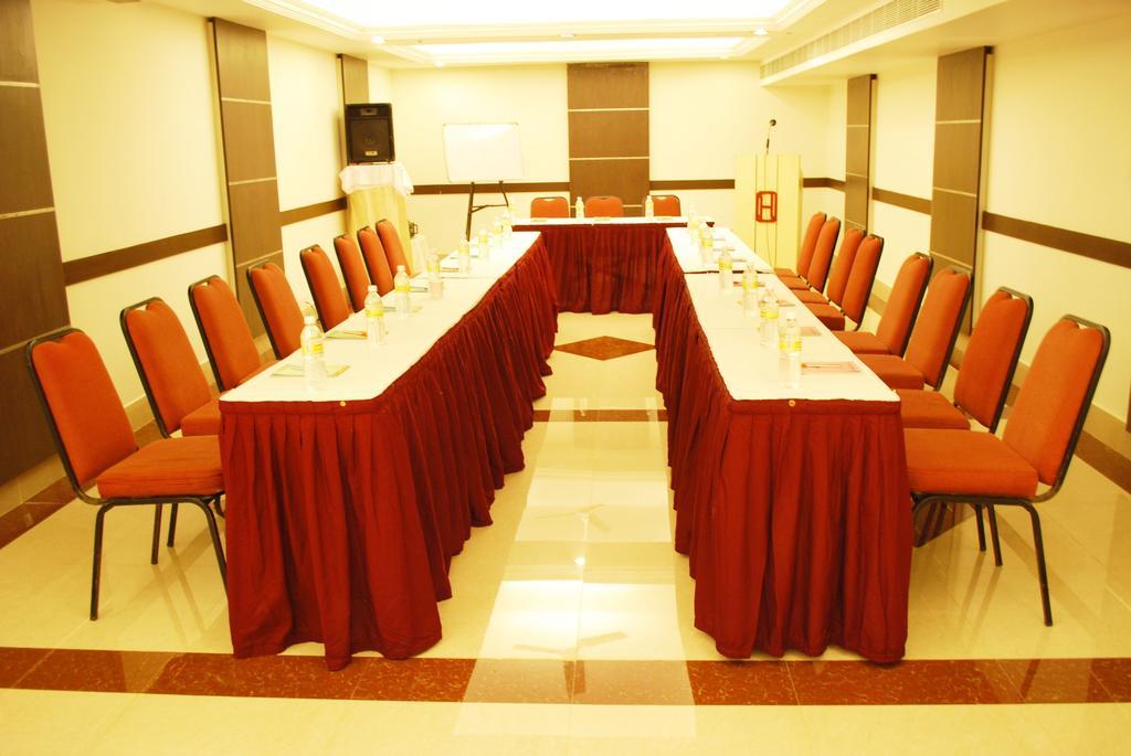 Hotel Pandian Chennai Zewnętrze zdjęcie