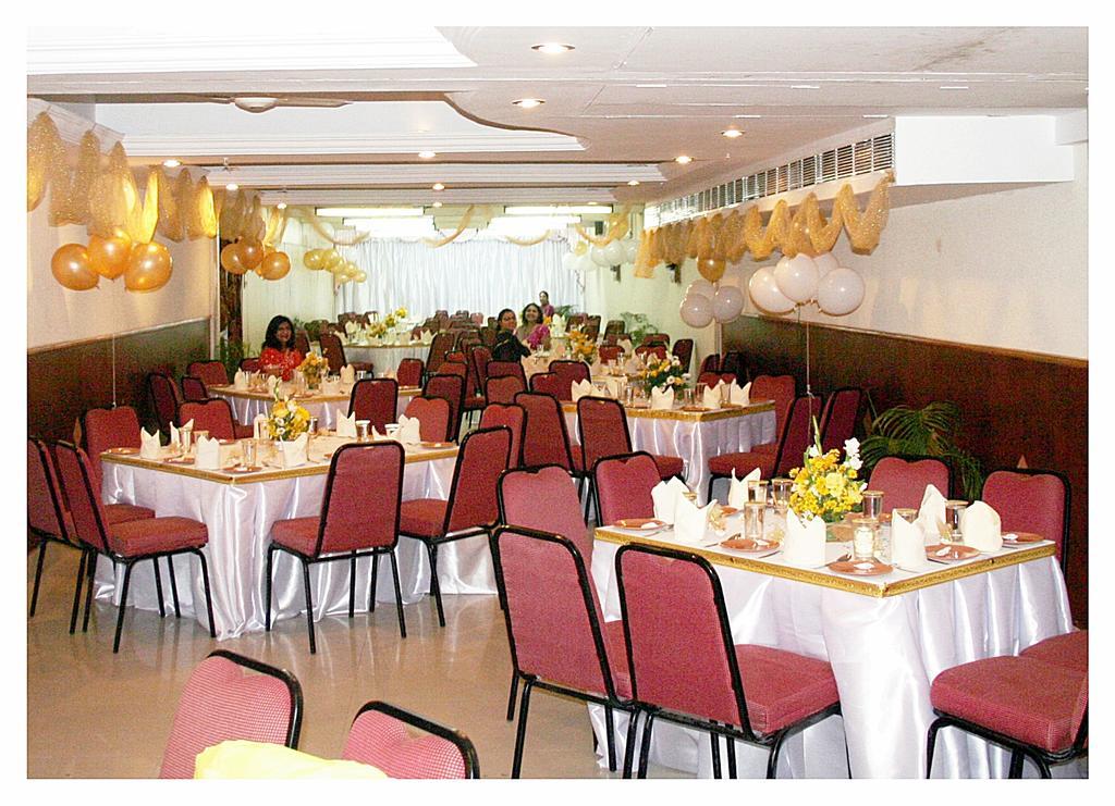 Hotel Pandian Chennai Zewnętrze zdjęcie