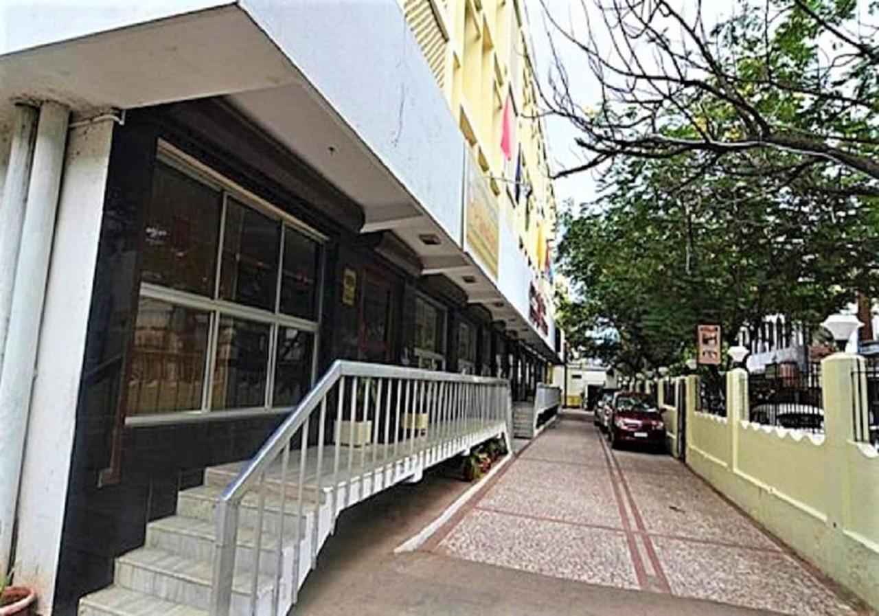 Hotel Pandian Chennai Zewnętrze zdjęcie
