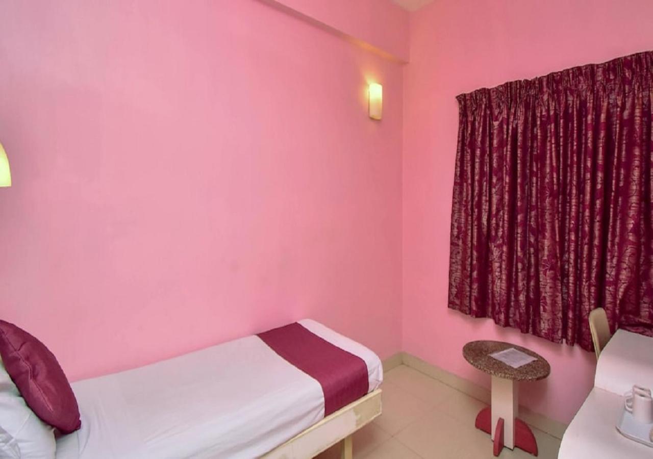Hotel Pandian Chennai Zewnętrze zdjęcie