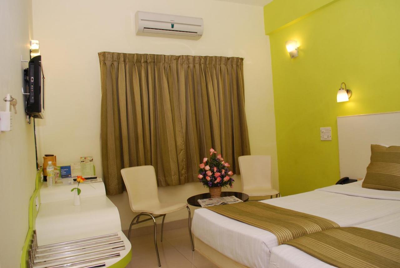 Hotel Pandian Chennai Zewnętrze zdjęcie