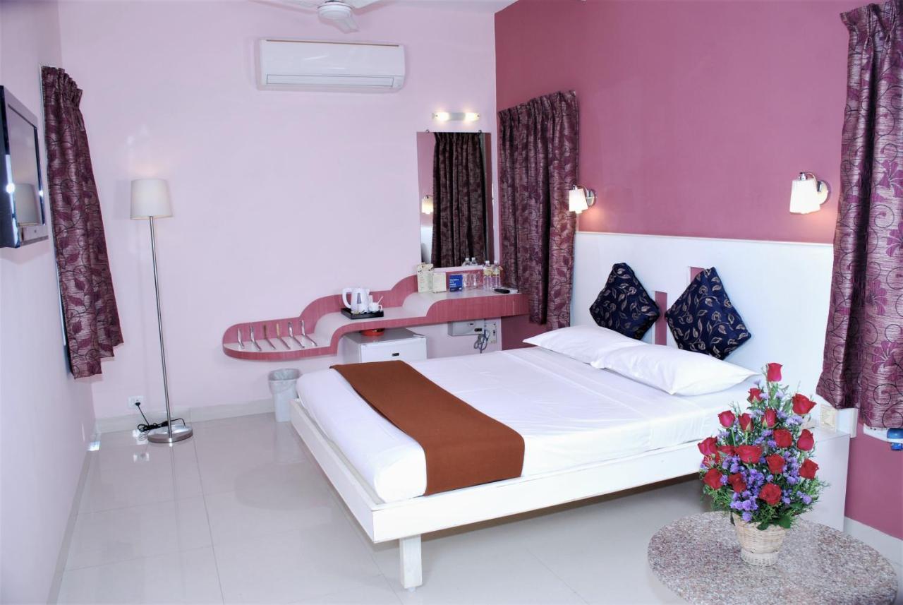 Hotel Pandian Chennai Zewnętrze zdjęcie