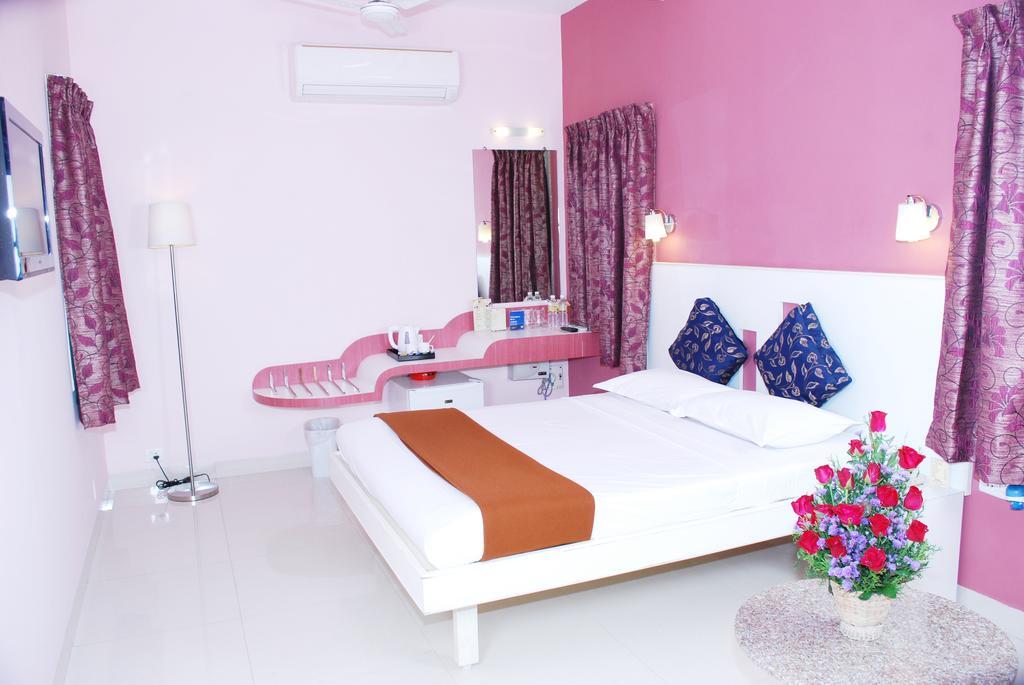 Hotel Pandian Chennai Zewnętrze zdjęcie