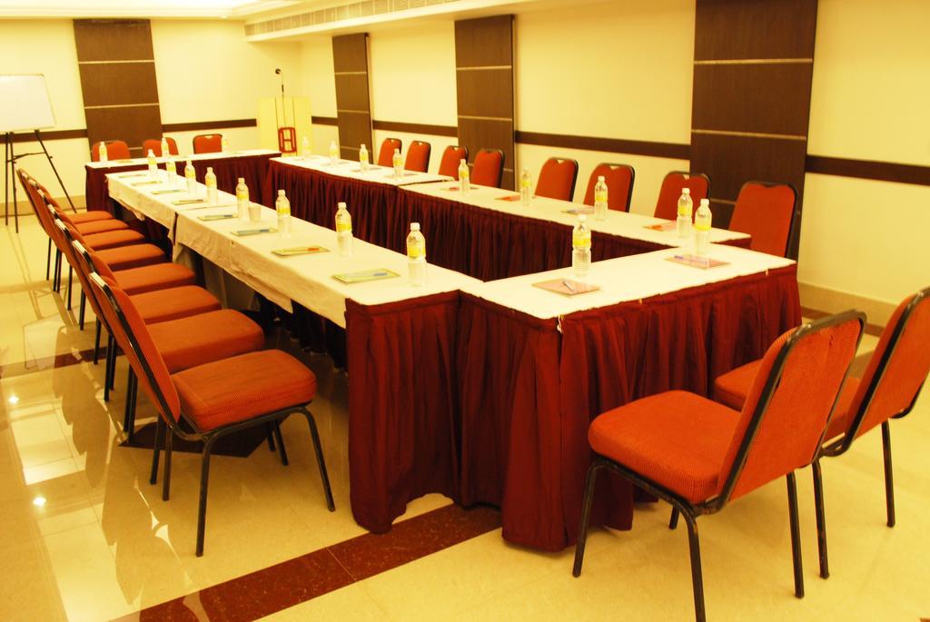 Hotel Pandian Chennai Zewnętrze zdjęcie