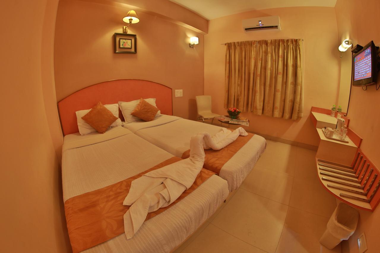 Hotel Pandian Chennai Zewnętrze zdjęcie