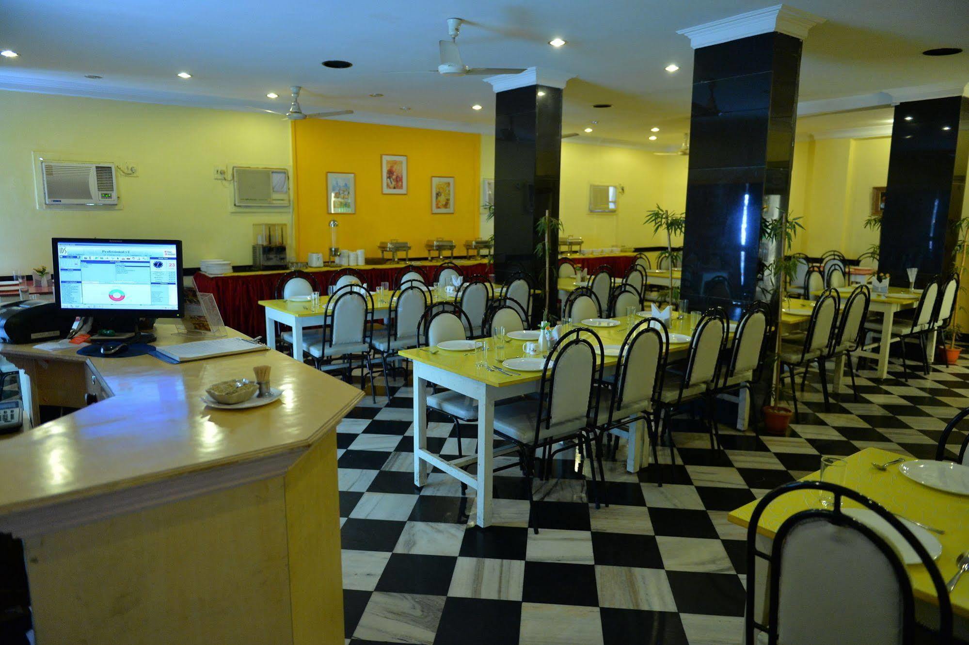 Hotel Pandian Chennai Zewnętrze zdjęcie