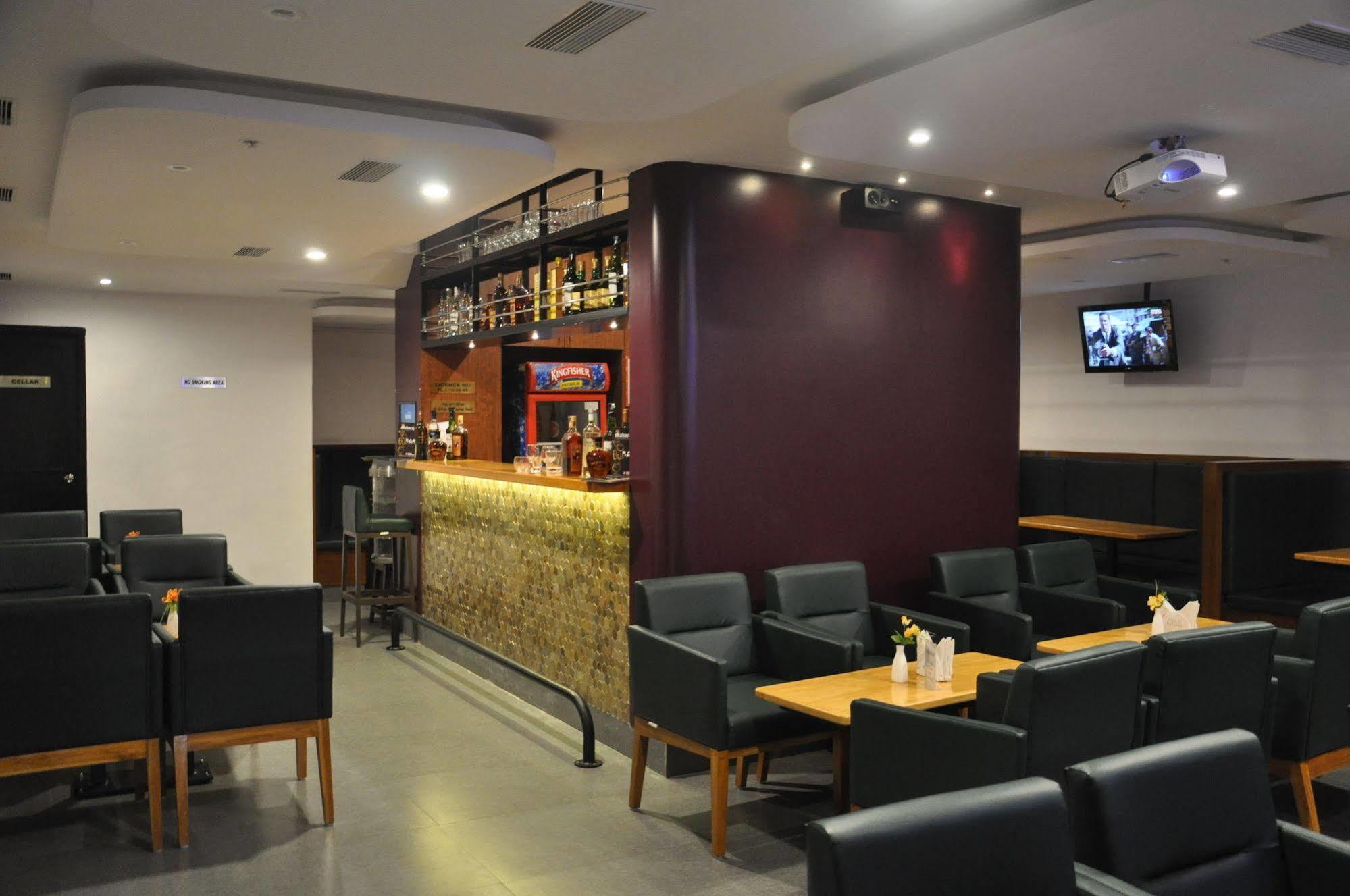 Hotel Pandian Chennai Zewnętrze zdjęcie